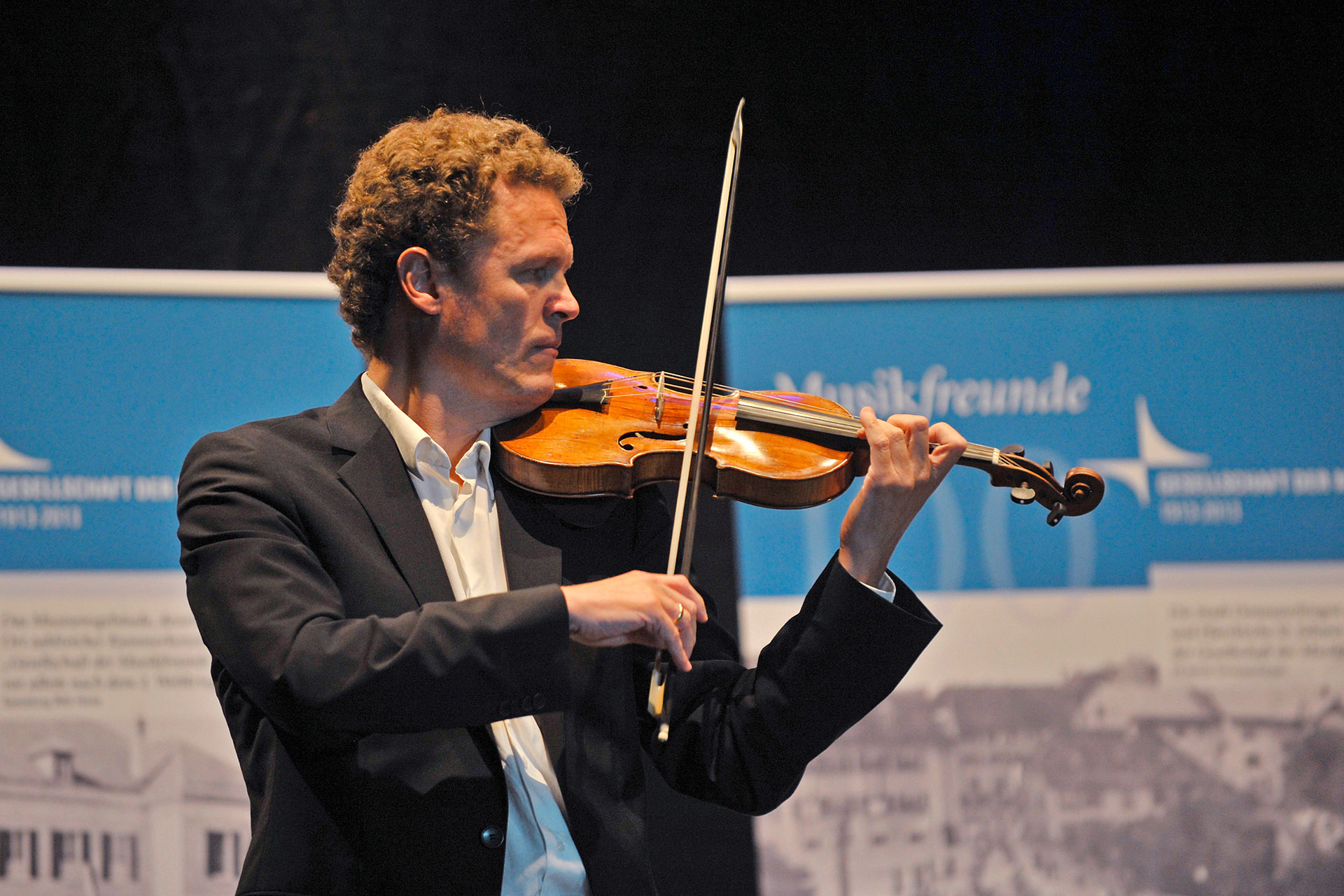 Georg von der Golz vom Freiburger Barock Orchester im Rahmen der Diskussionsrunde am 29.9.2013