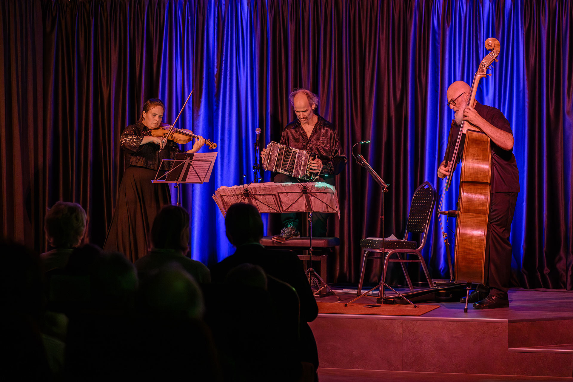 03.11.2024 Trio Nisinman, Schröder & Holzenkamp im Kommunalen Kino guckloch  Foto: Heinz Bunse