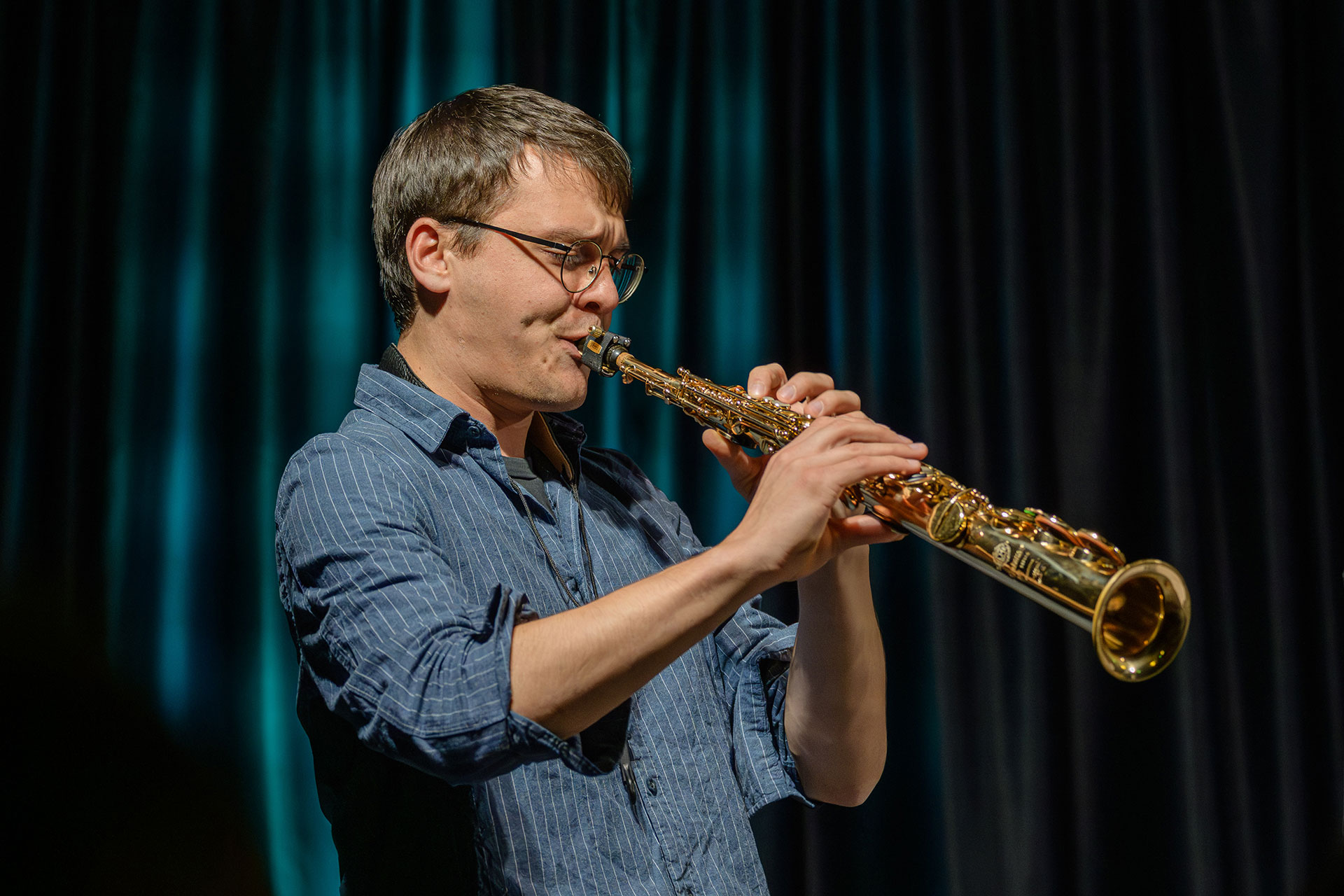 15. 11. 2025 - Das Trio des Saxophonisten Paul Beskers im Guckloch Kino - Foto: Heinz Bunse