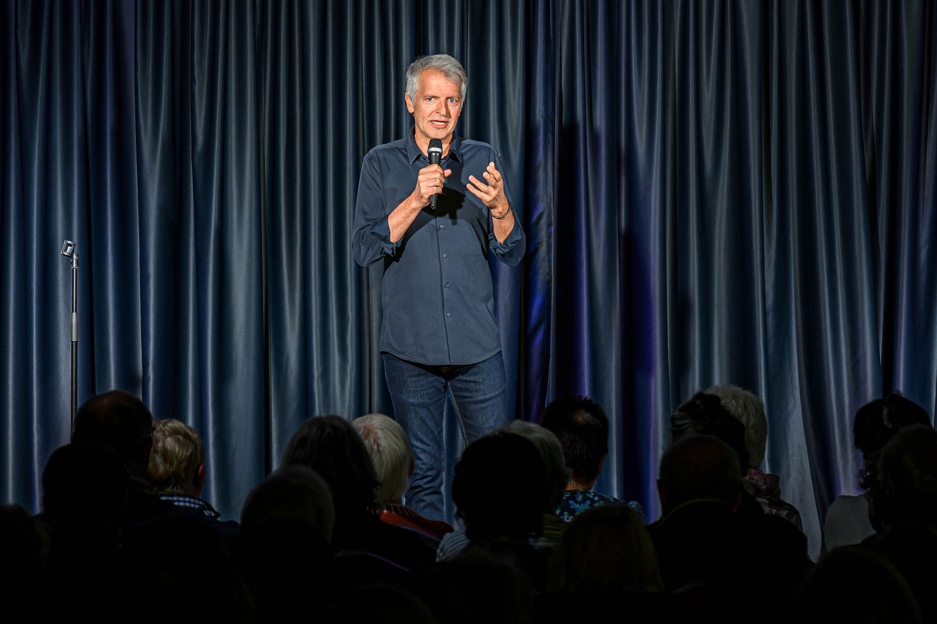25.09.2026 Johannes Flöck «Schöner schonen - Humor für Hektikverweigerer» im Guckloch Kino (c) Heinz Bunse